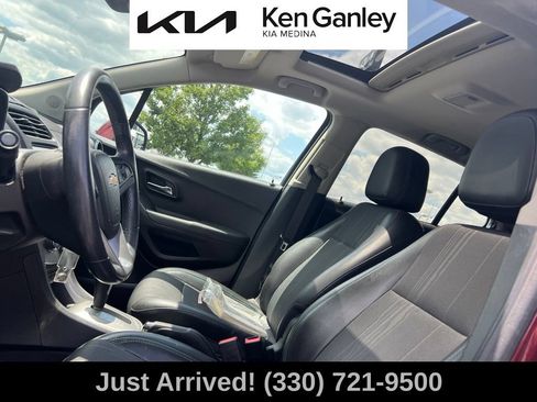 Used 2016 Chevrolet Trax LT w/ LT Sun and Sound Package AWD/4WD image 11