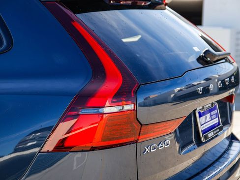 New 2026 Volvo XC60 B5 Core w/ Climate Package image 7