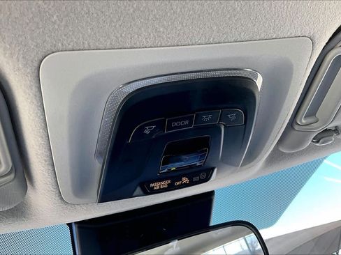 Used 2025 Toyota Corolla LE image 30