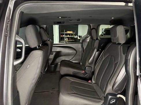 Used 2018 Chrysler Pacifica Touring Plus w/ S Appearance Package FWD image 19