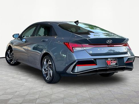 Used 2025 Hyundai Elantra Limited FWD image 4
