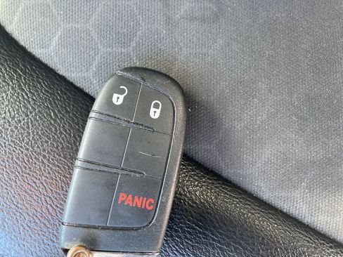 Used 2018 Jeep Compass Latitude AWD/4WD image 38