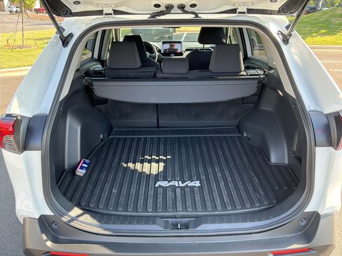 Used 2025 Toyota RAV4 LE AWD/4WD image 31