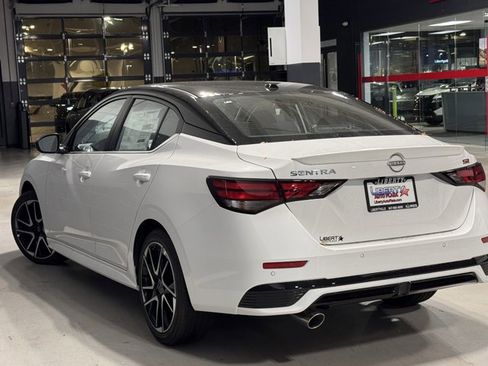 New 2025 Nissan Sentra SR image 18