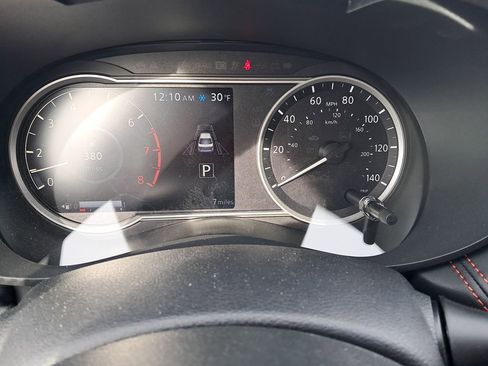 New 2025 Nissan Versa SR w/ Trunk Package image 17