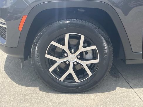 Used 2023 Jeep Grand Cherokee Limited RWD image 7
