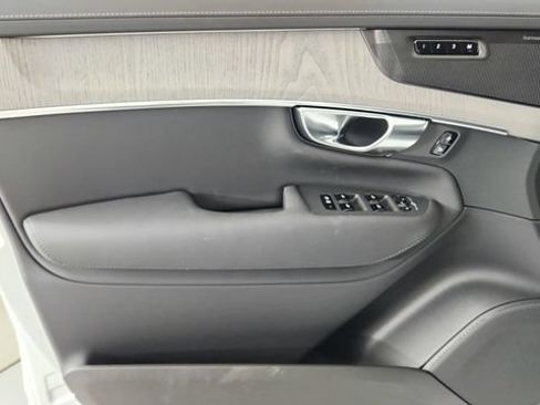 New 2025 Volvo XC90 T8 Ultra w/ Protection Package Premier AWD/4WD image 9