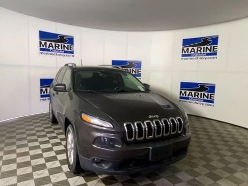 Used 2016 Jeep Cherokee Latitude w/ Comfort/Convenience Group image 4