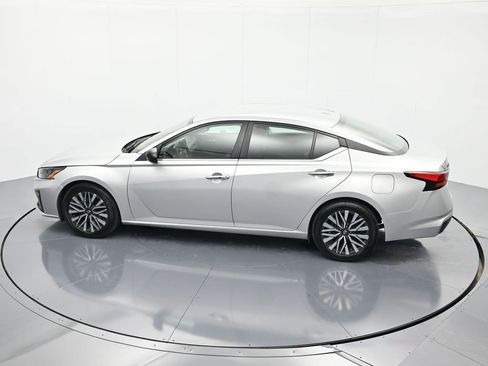Certified 2024 Nissan Sentra SV FWD image 34