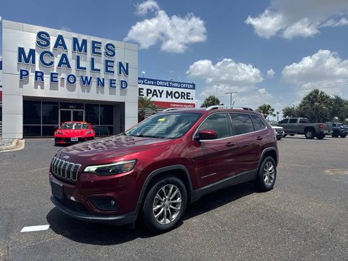 Used 2019 Jeep Cherokee Latitude Plus w/ Trailer Tow Group FWD image 1
