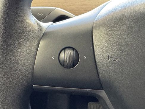 Used 2020 Tesla Model Y Long Range image 21