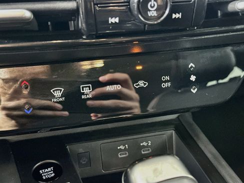 Used 2025 Nissan Kicks SR FWD image 23