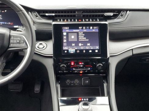 Used 2023 Jeep Grand Cherokee L Laredo image 28