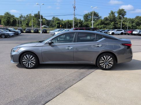 Used 2025 Nissan Altima 2.5 SV FWD image 4