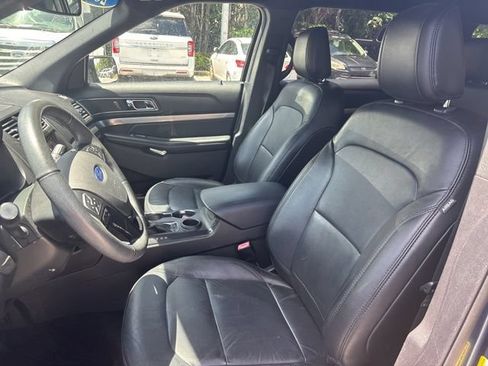Used 2018 Ford Explorer XLT w/ Equipment Group 202A FWD image 6
