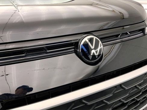 Used 2025 Volkswagen Taos SE image 30