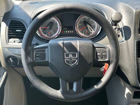 Used 2018 Dodge Grand Caravan SE FWD image 21