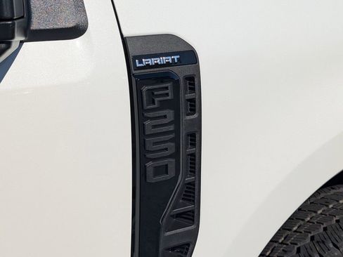 New 2026 Ford F250 Lariat w/ Black Appearance Package AWD/4WD image 18