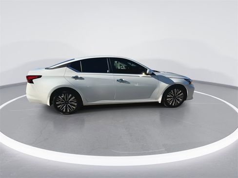 Used 2023 Nissan Altima 2.5 SV image 9