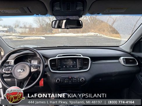 Used 2018 Kia Sorento LX image 12
