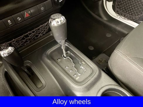 Used 2016 Jeep Wrangler Unlimited Sahara image 17