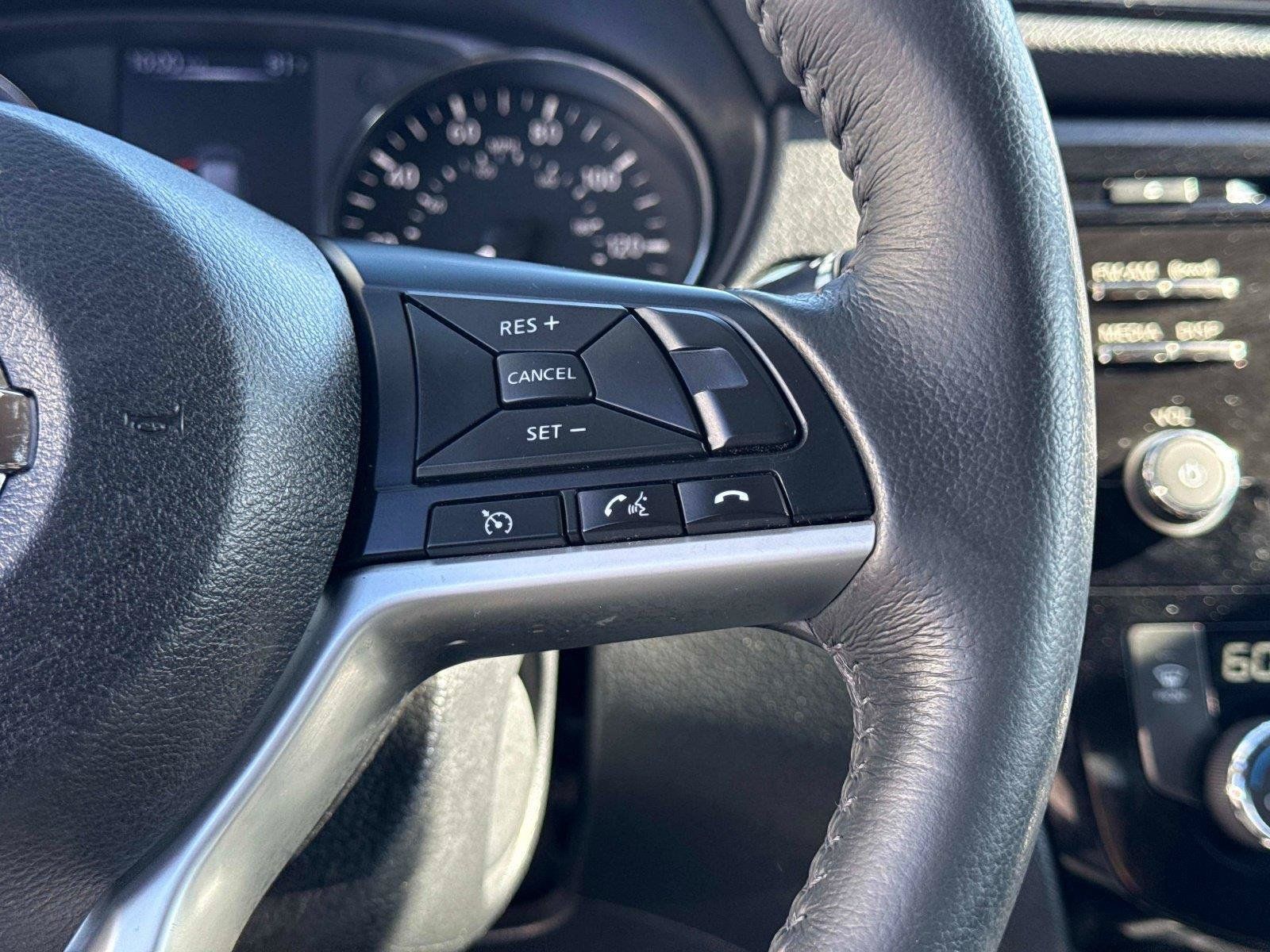 Used 2017 Nissan Rogue SV FWD image 28