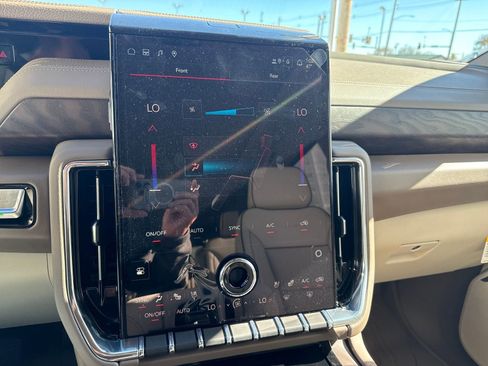 New 2026 GMC Yukon XL Denali image 25