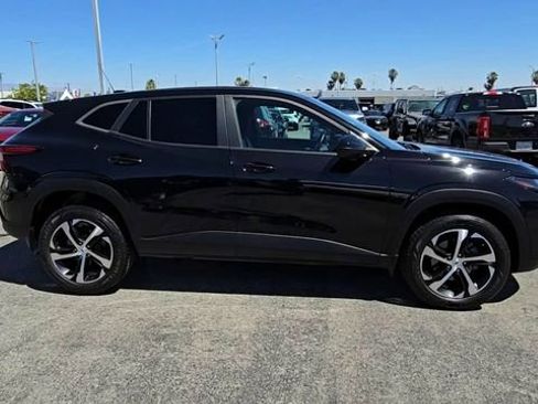 Used 2024 Chevrolet Trax RS FWD image 9