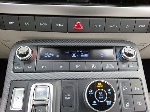 Used 2024 Hyundai Palisade Limited AWD/4WD image 17