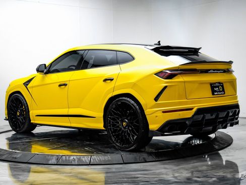 Used 2021 Lamborghini Urus image 12
