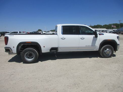 New 2026 GMC Sierra 3500 SLE w/ SLE Value Package AWD/4WD image 3