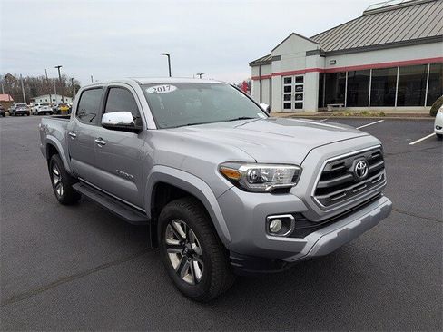 Used 2017 Toyota Tacoma Limited image 1