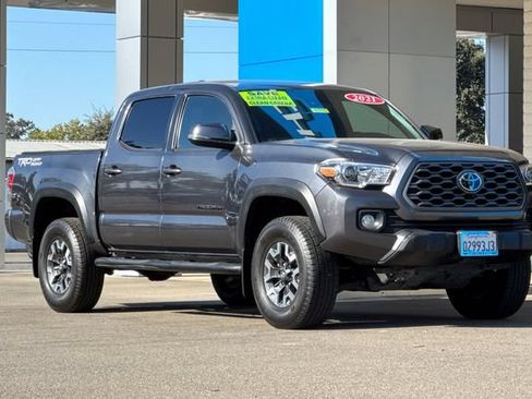 Used 2021 Toyota Tacoma TRD Off-Road w/ Technology Package RWD image 2