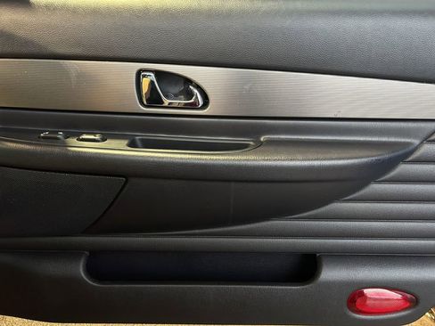 Used 2004 Ford Thunderbird image 24