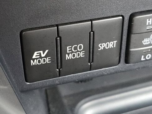Used 2017 Toyota RAV4 Limited image 7