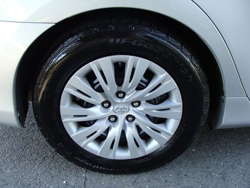 Used 2014 Toyota Camry LE FWD image 27