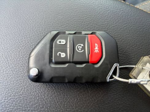 Used 2025 Jeep Wrangler Unlimited Sahara AWD/4WD image 21