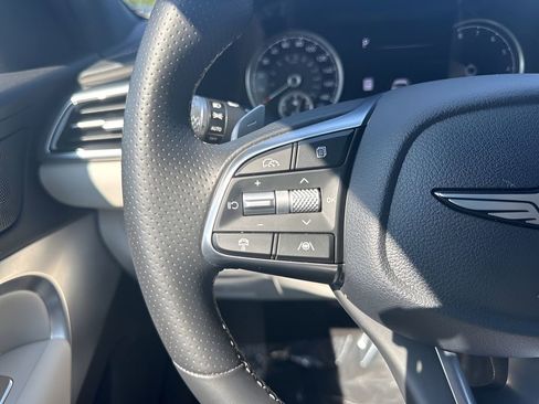 Used 2025 Genesis G70 2.5T image 14