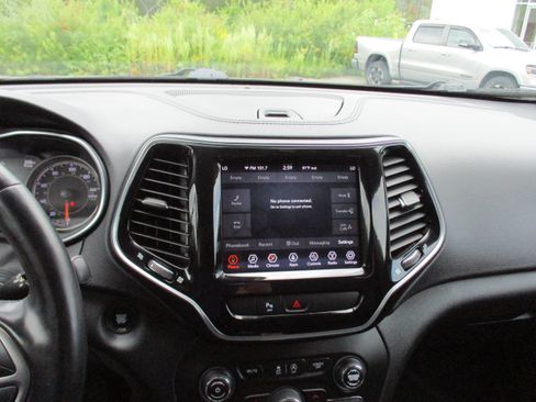 Used 2019 Jeep Cherokee Limited AWD/4WD image 17