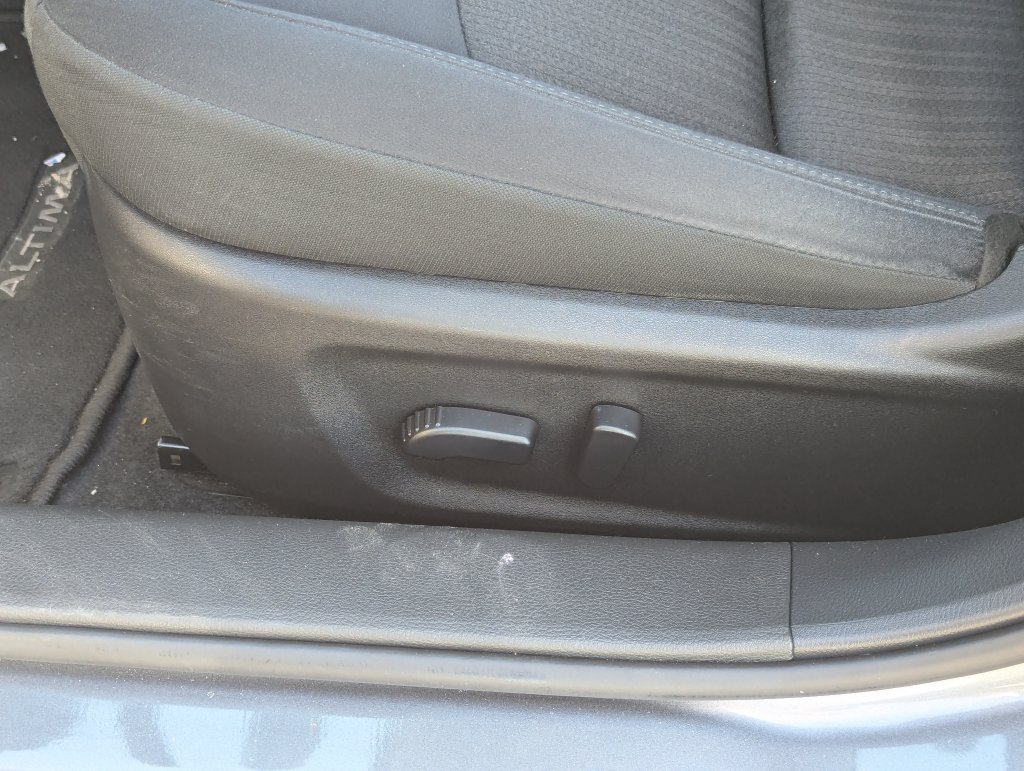 Used 2025 Nissan Altima 2.5 SV FWD image 25