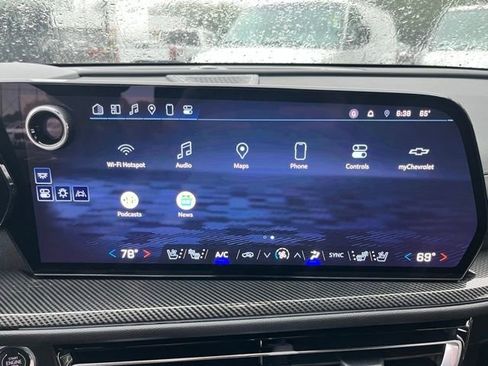 Used 2024 Chevrolet Traverse RS image 35