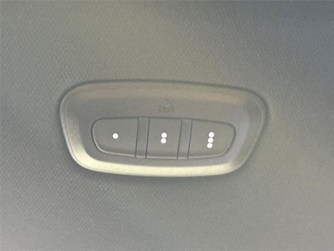 Used 2023 RAM 1500 Laramie AWD/4WD image 22