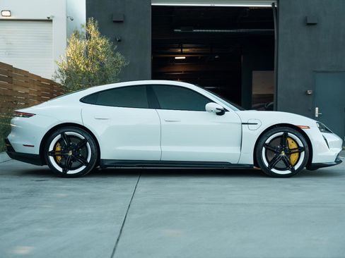 Used 2022 Porsche Taycan Turbo S image 4