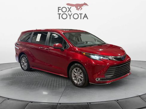 Used 2023 Toyota Sienna XLE AWD/4WD image 8