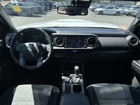 Used 2023 Toyota Tacoma TRD Sport w/ Technology Package AWD/4WD image 17