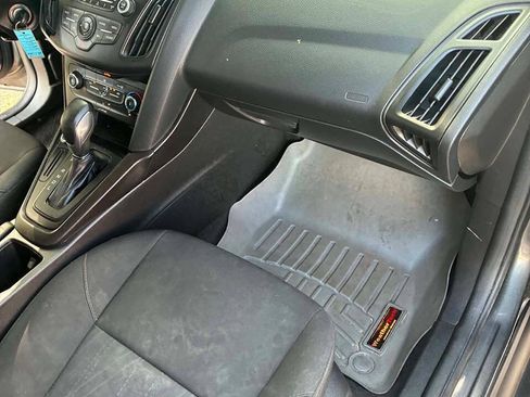 Used 2017 Ford Focus SE FWD image 16