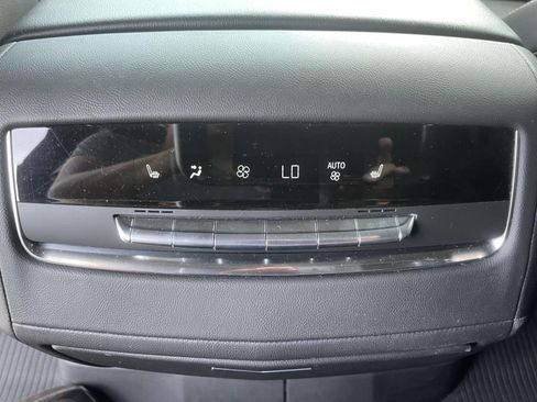 Used 2021 Cadillac Escalade Premium Luxury AWD/4WD image 11