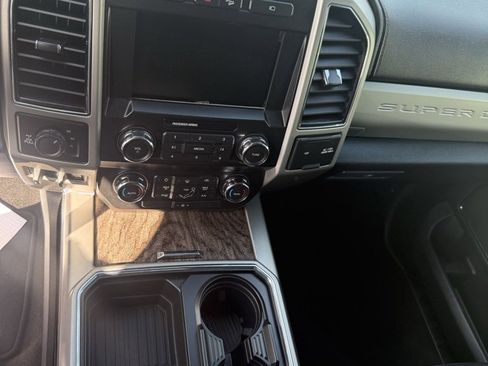 Used 2019 Ford F350 Lariat w/ Chrome Package image 20