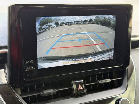 Used 2025 Toyota Corolla LE image 18