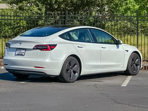 Used 2023 Tesla Model 3 Standard Range RWD image 3